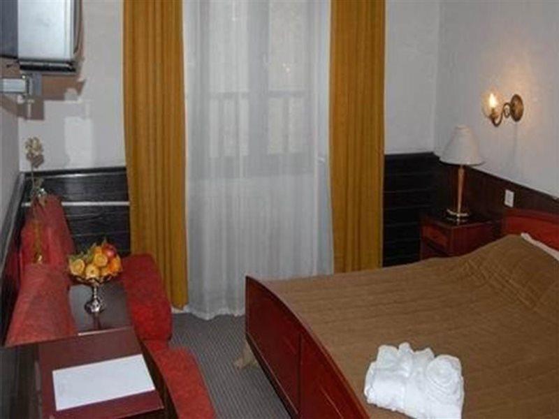 Bristol Hotel Скопие Екстериор снимка
